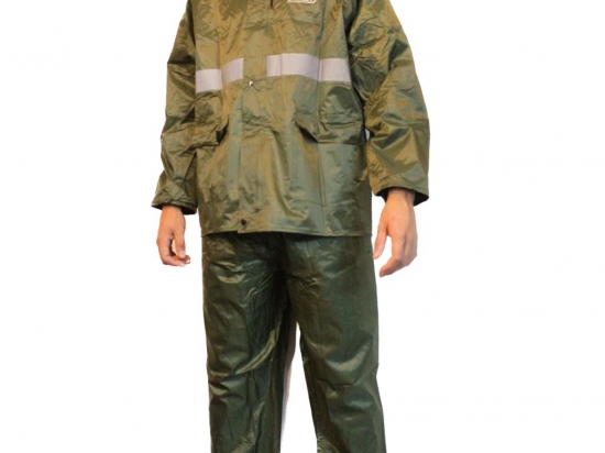 EQUIPO LLUVIA STANLEY CAMPERA Y PANTALON COLOR VERDE CON BANDA REFLECTIVA COD. 1231