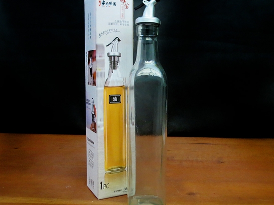 ACEITERA VIDRIO 600 ML. MEDIDAS 30 CMS DE ALTO X 5,5 X 5,5 COD. GR16070