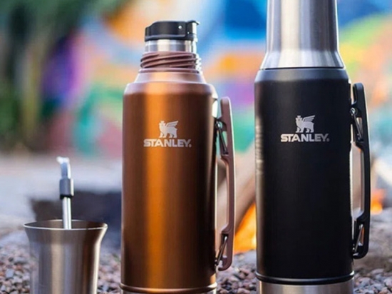 TERMO STANLEY 800 ML 27 OZ MATE SYSTEM EL TAPON SE USA DE MATE, COLOR NEGRO O BRONCE COD. ZE177