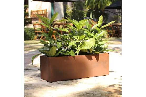 Maceta Rotomoldeado Marca JAPI Modelo Jardinera Rectangular Recta Medidas; 77 cms. de largo x 28 cms. de ancho x 30 cms. de alto Cod. JFQF77AC Color Oxido