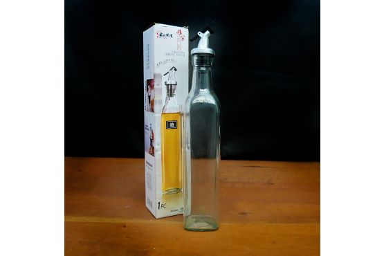 ACEITERA VIDRIO 600 ML. MEDIDAS 30 CMS DE ALTO X 5,5 X 5,5 COD. GR16070