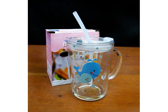 TAZA DE VIDRIO INFANTIL CON SORBITO Y TAPA ACRILICO CAP. 400 ML. MEDIDAS:90 X 14 COD. GR16057